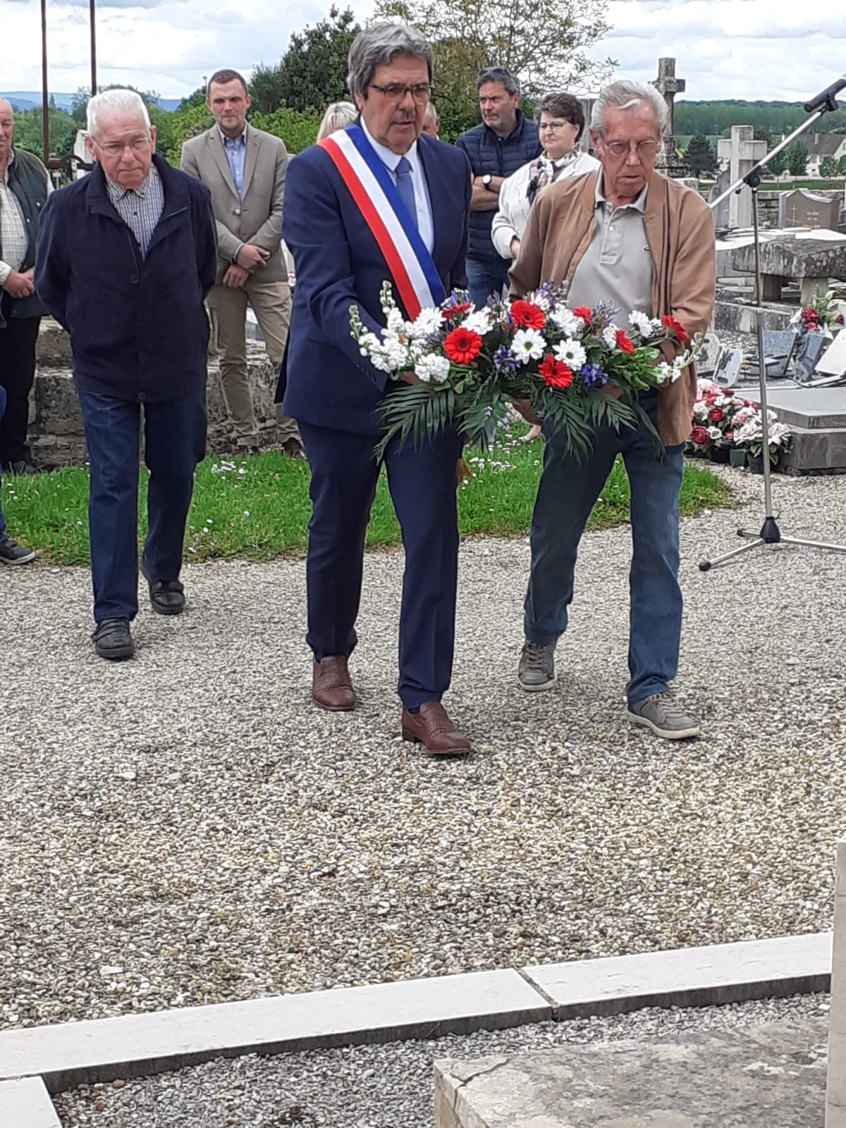 8 mai dépôt de la Gerbe